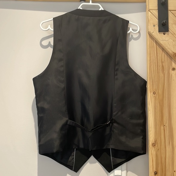 Black suit vest for sale. - Picture 2 of 2